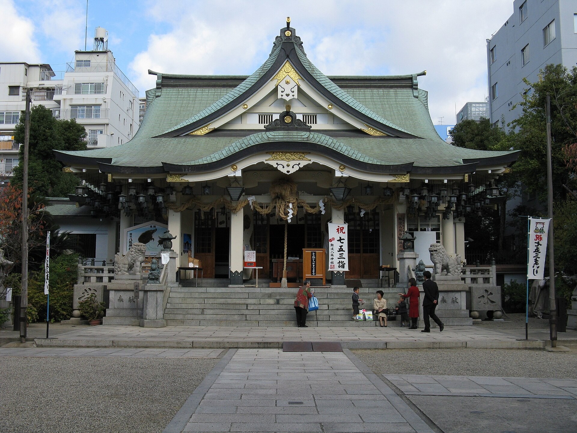 難波八阪神社12m金眼巨獅殿